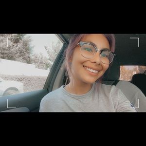 Meet your Posher, Alejandra